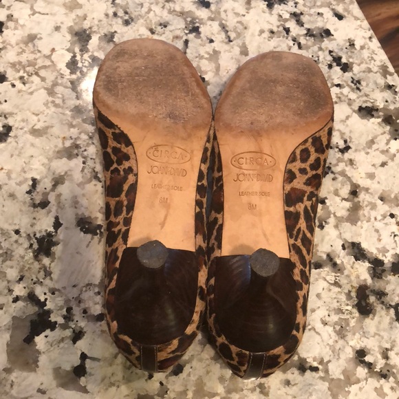 Joan & David Leather leopard print heels size 8 M - Picture 7 of 11